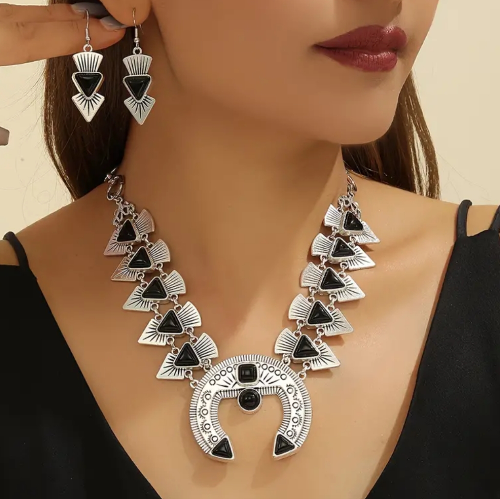 Women's Silver Tone Western Costume Necklace